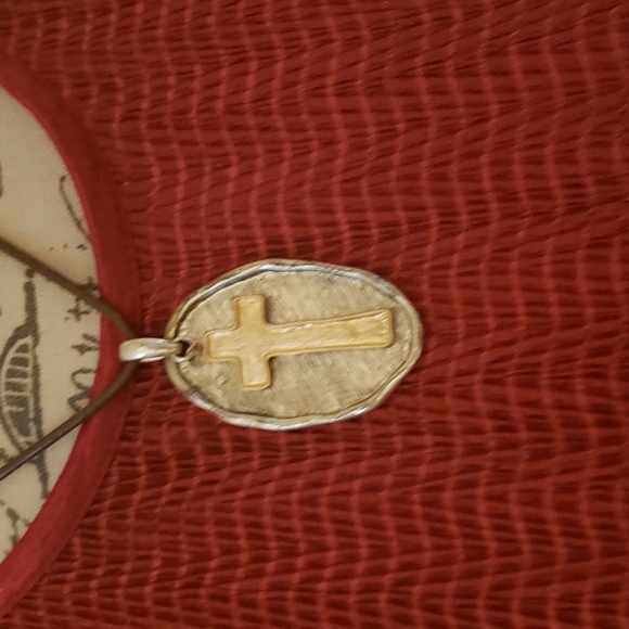 Kim Roger's Lady's Sleeveless Silky Textured in Ruby Red ♥ - Picture 2 of 7